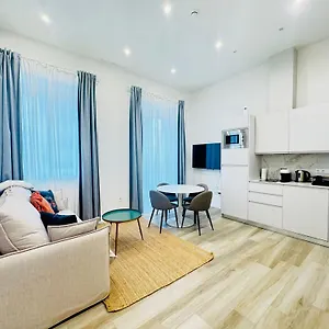 Qe Apartment